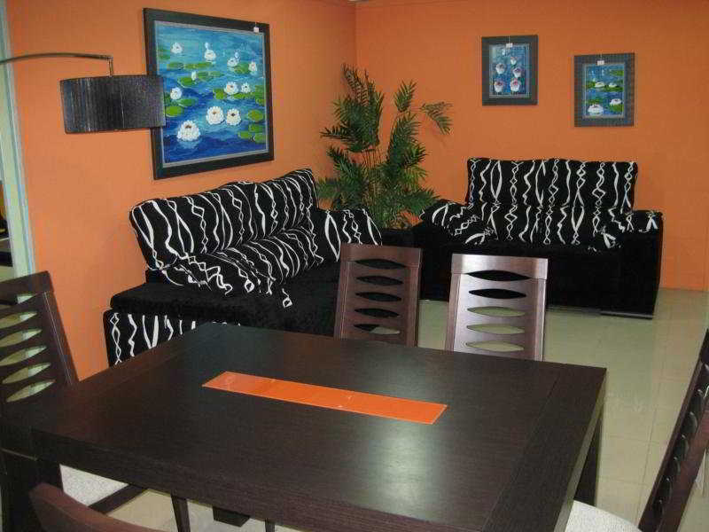 Flats Soterrana Apartment *